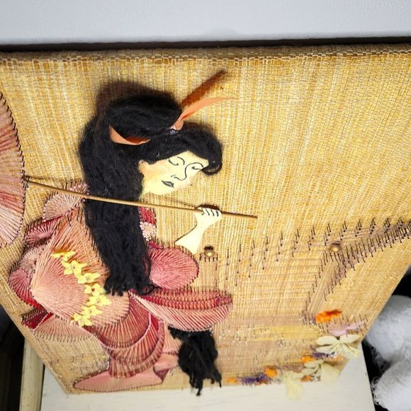 Handmade 1981 Asian Geisha Detailed Ornate String Folk Art on Burlap Canvas - Picture 9 of 10